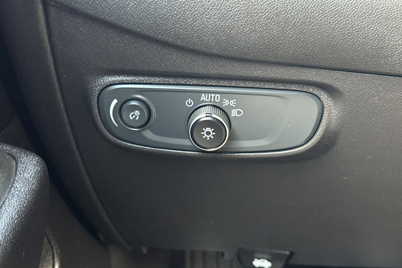 Used 2024 Chevrolet Equinox LT FWD image 35