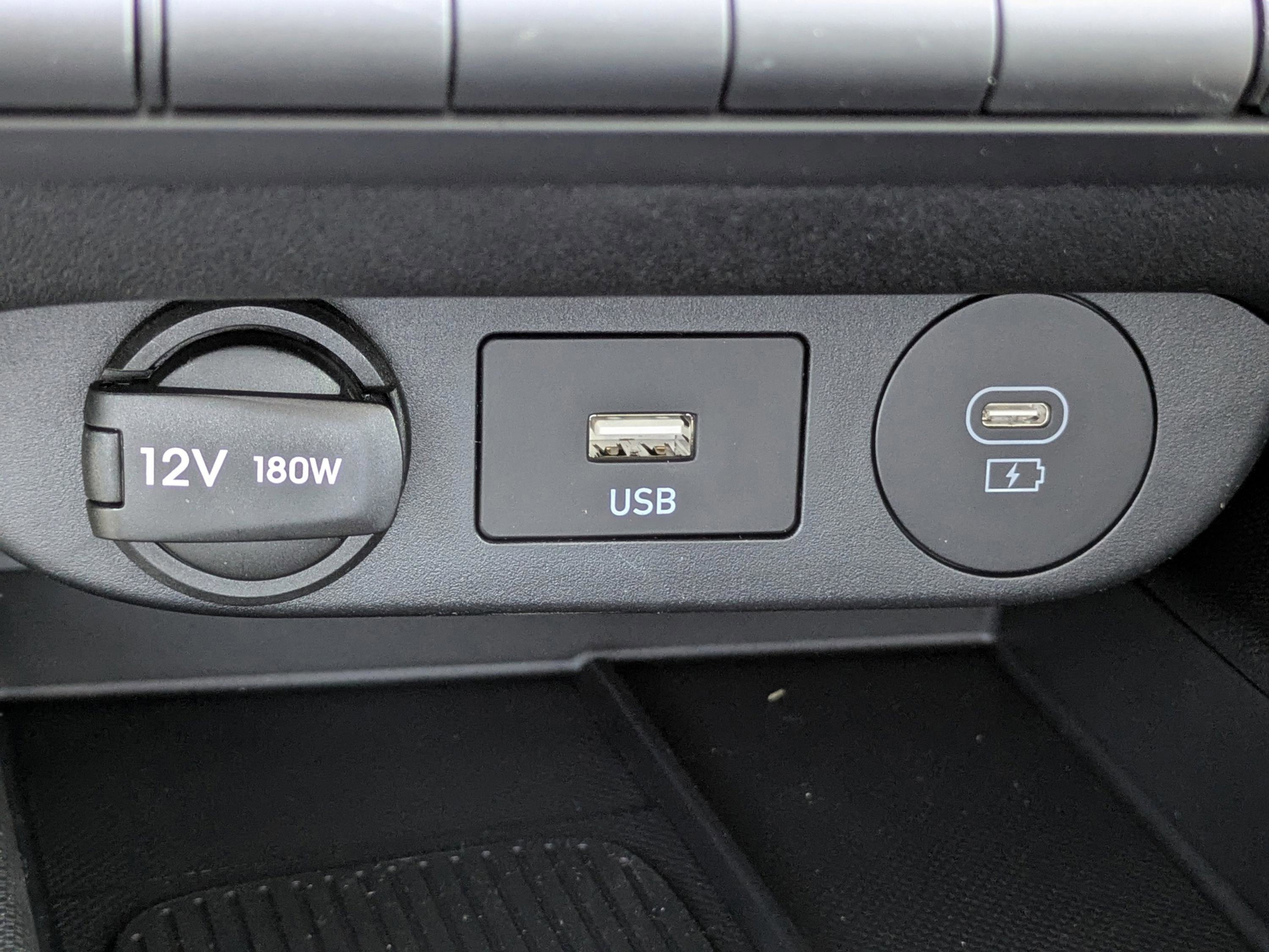 Used 2025 Hyundai Elantra Limited image 18