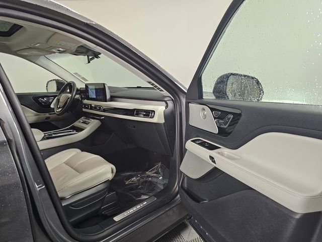Used 2025 Lincoln Aviator Reserve w/ Equipment Group 201A image 13