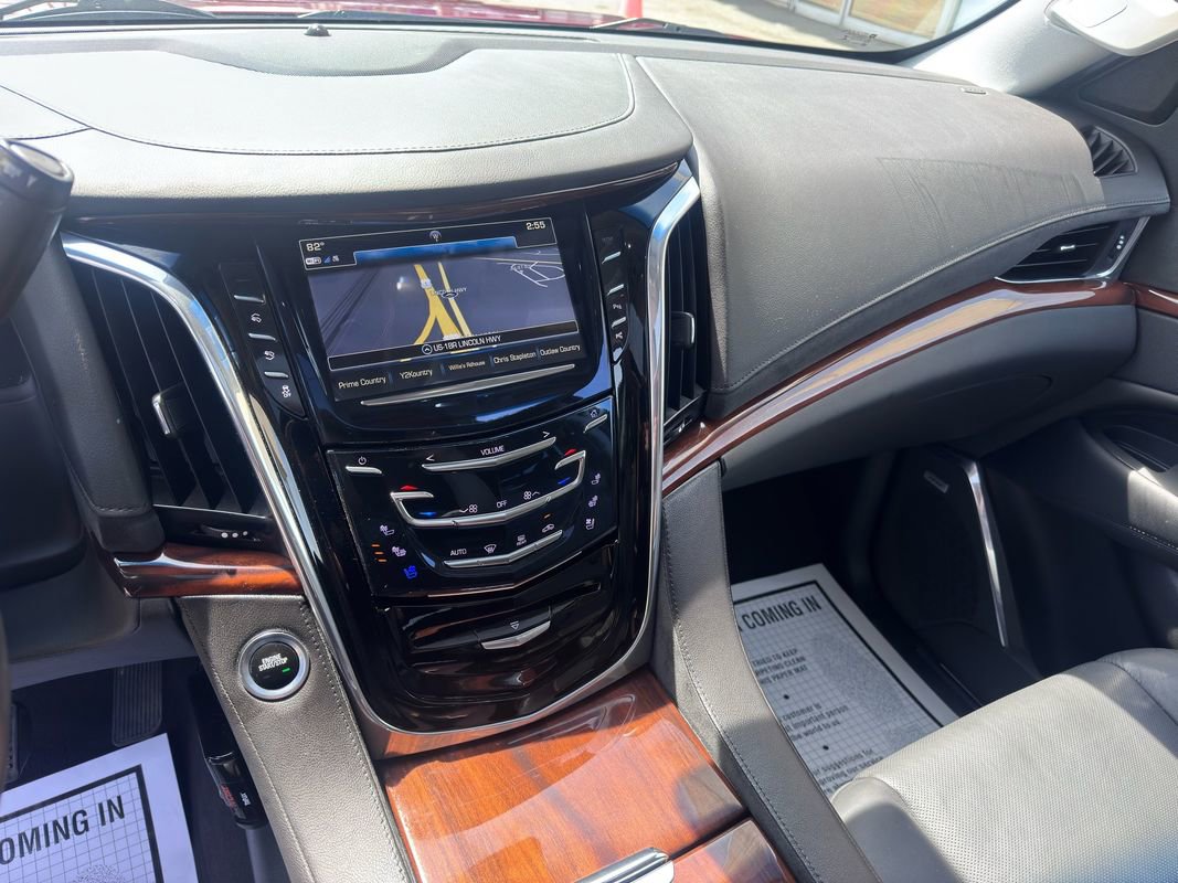 Used 2017 Cadillac Escalade ESV Luxury AWD/4WD image 22