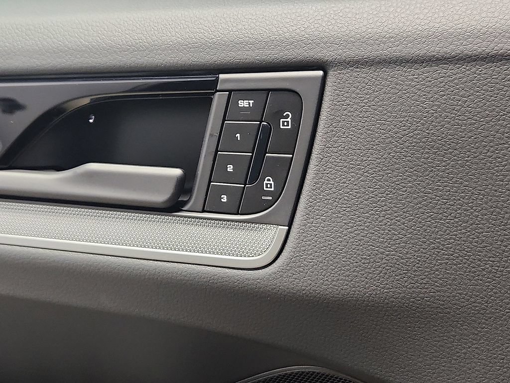 New 2026 Porsche Cayenne Coupe AWD/4WD image 20