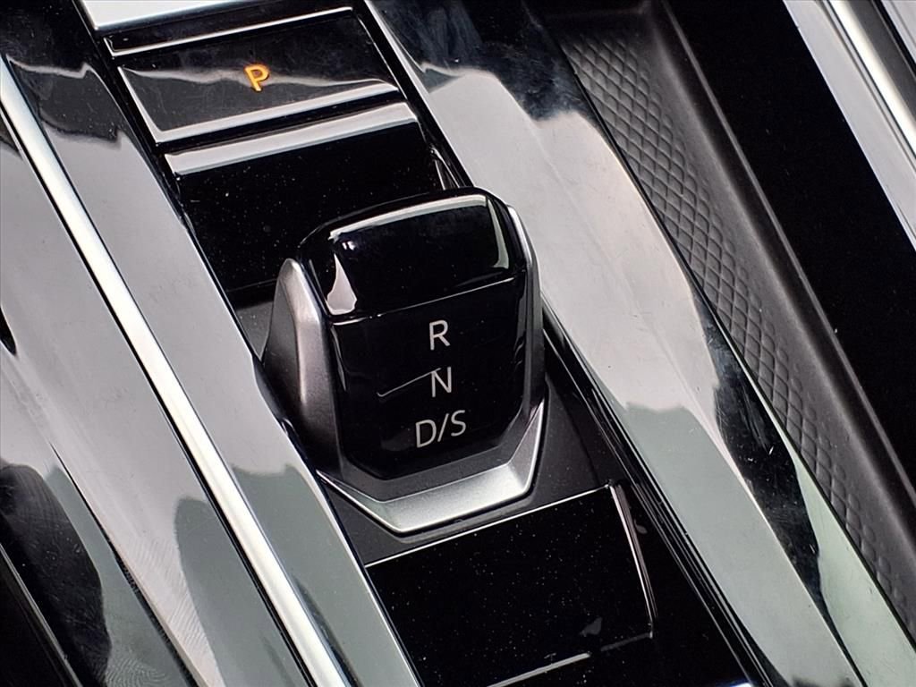 Certified 2023 Volkswagen Golf 20th Anniversary Edition w/ Golf Protection Package image 19