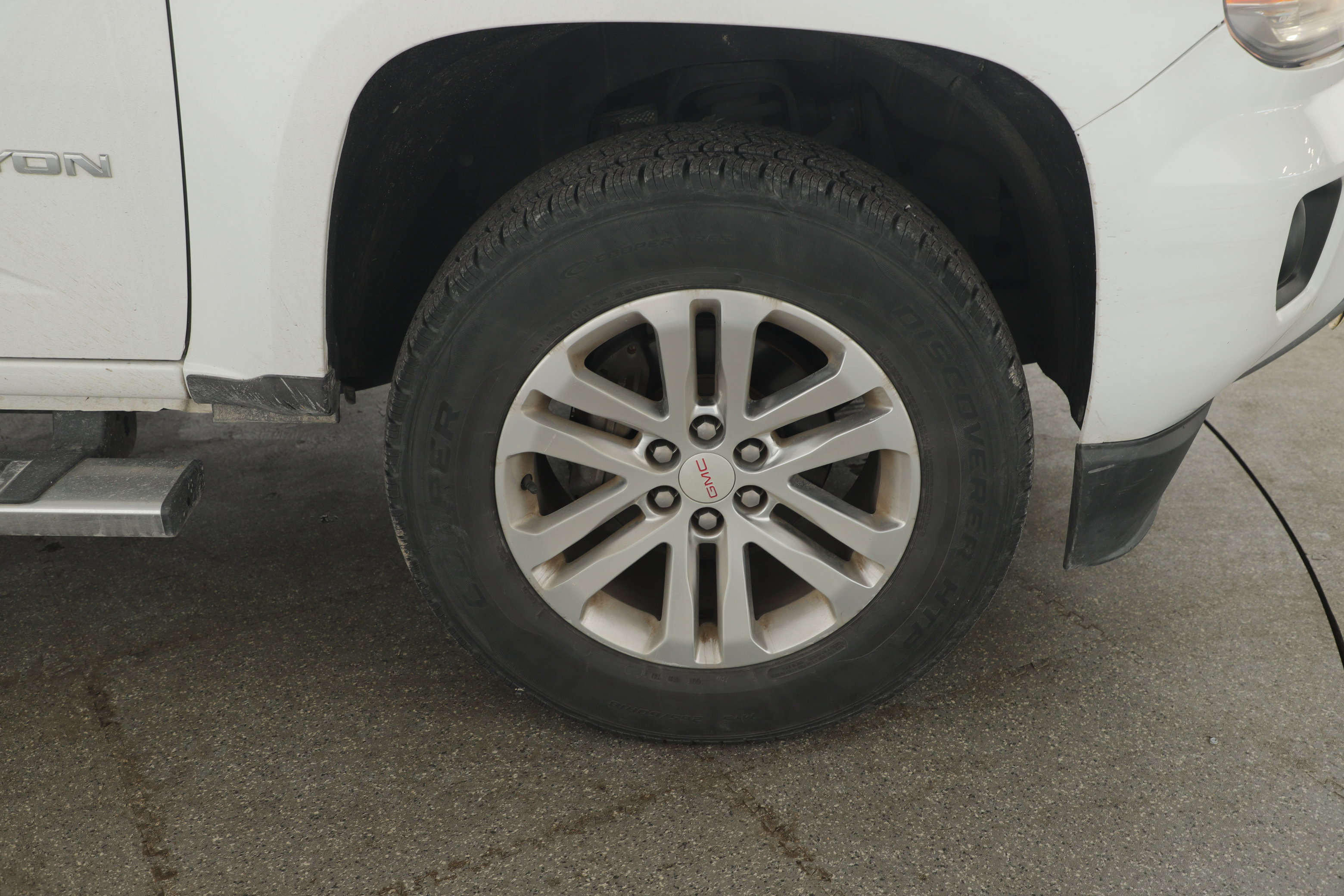 Used 2015 GMC Canyon SLT w/ Driver Alert Package image 2