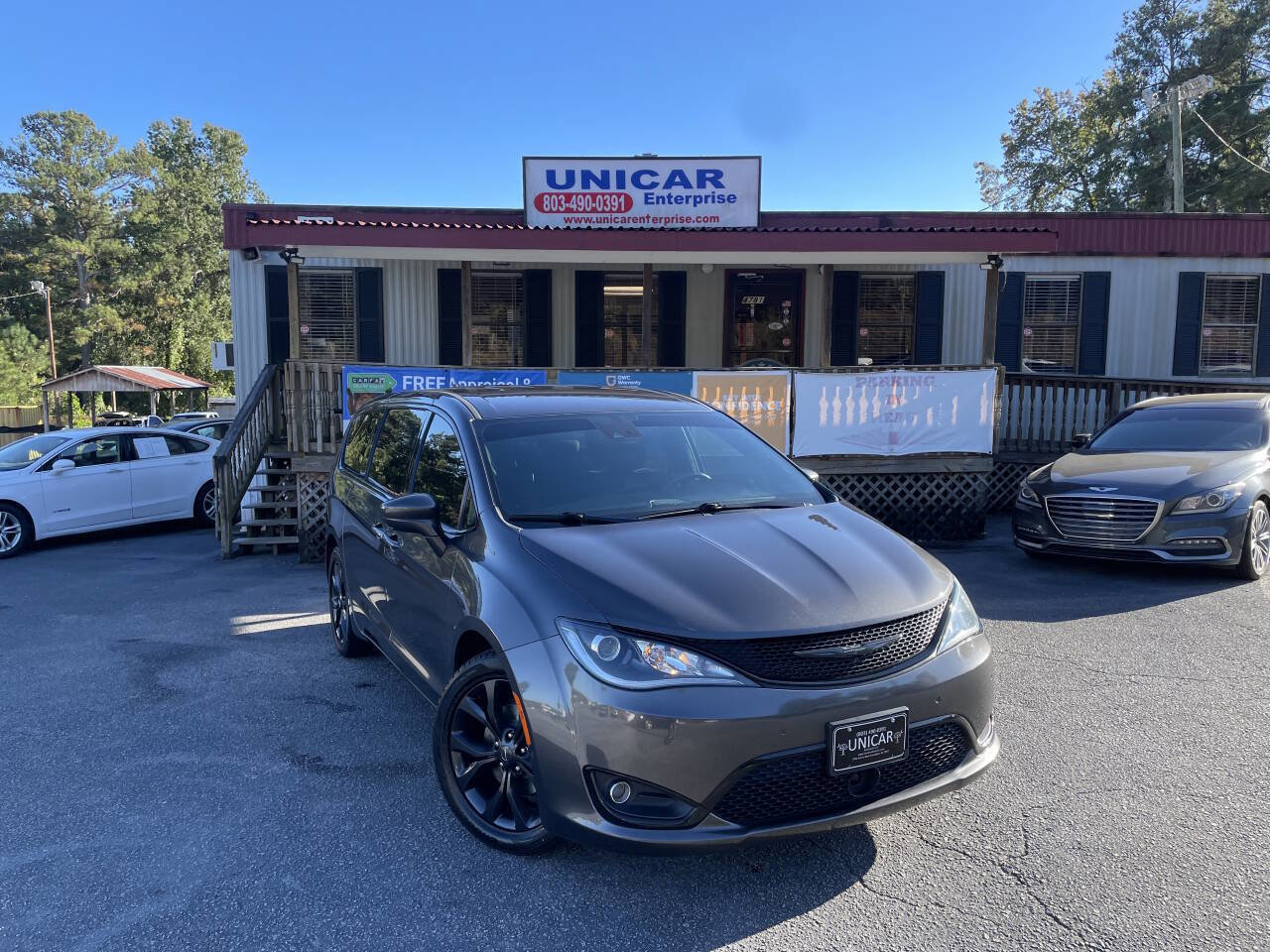 Used 2020 Chrysler Pacifica Touring w/ Advanced Safetytec Group image 1