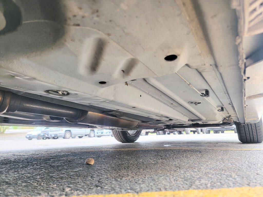 Used 2004 Buick Le Sabre Custom w/ Platinum Edition FWD image 2