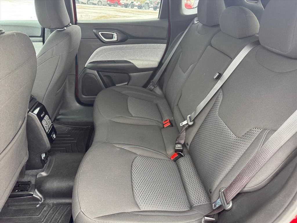 Used 2025 Jeep Compass Sport image 8