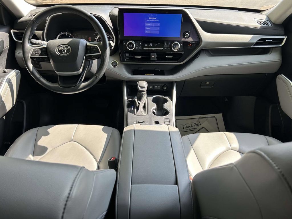 Used 2023 Toyota Highlander XLE FWD image 10