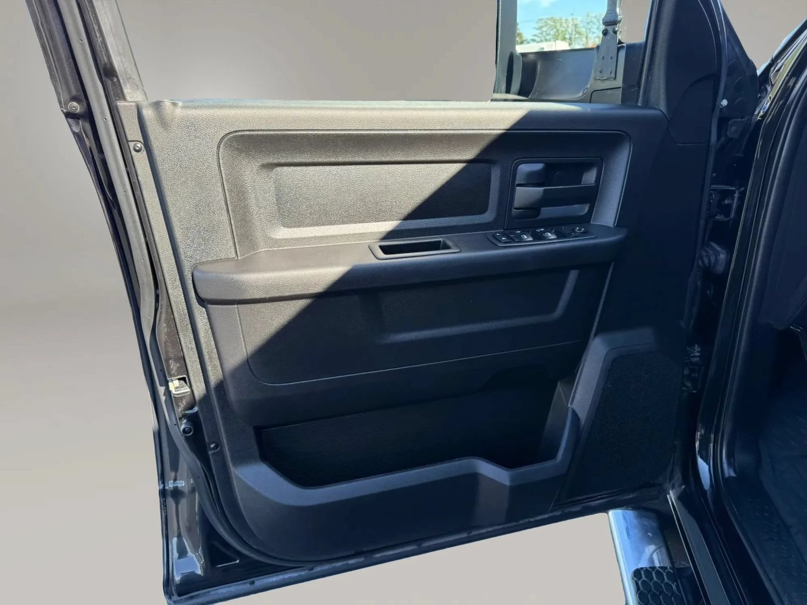 Used 2018 RAM 3500 Tradesman w/ Chrome Appearance Group AWD/4WD image 14