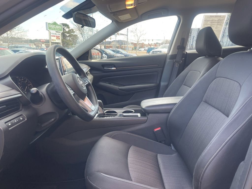 Used 2024 Nissan Altima 2.5 SV image 14