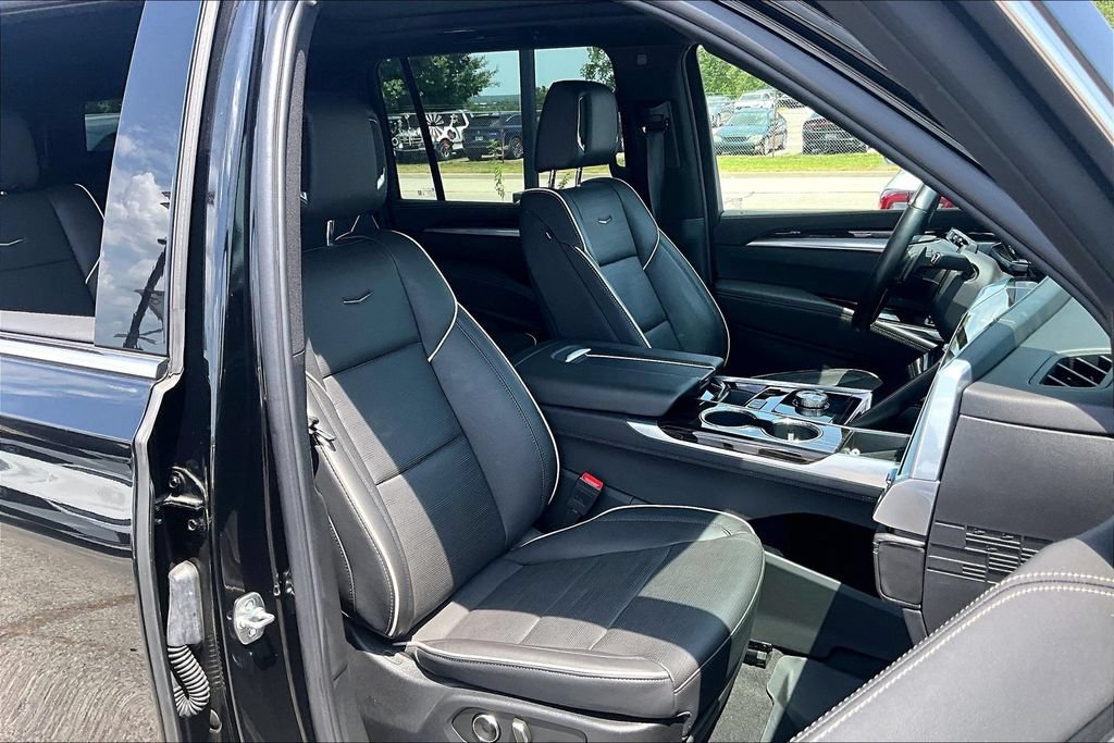 Used 2025 Cadillac Escalade ESV Premium Luxury AWD/4WD image 9