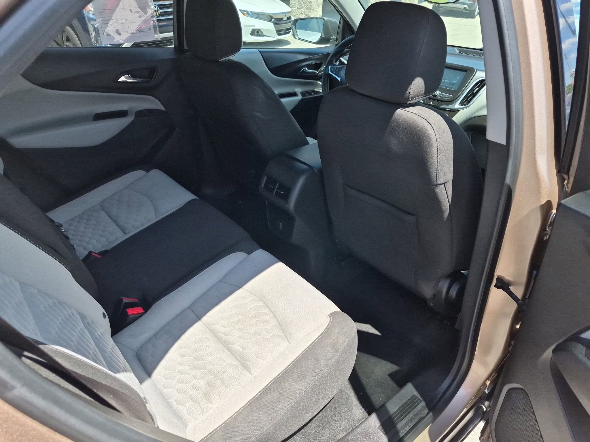 Used 2018 Chevrolet Equinox LS w/ LPO, Cargo Package FWD image 22
