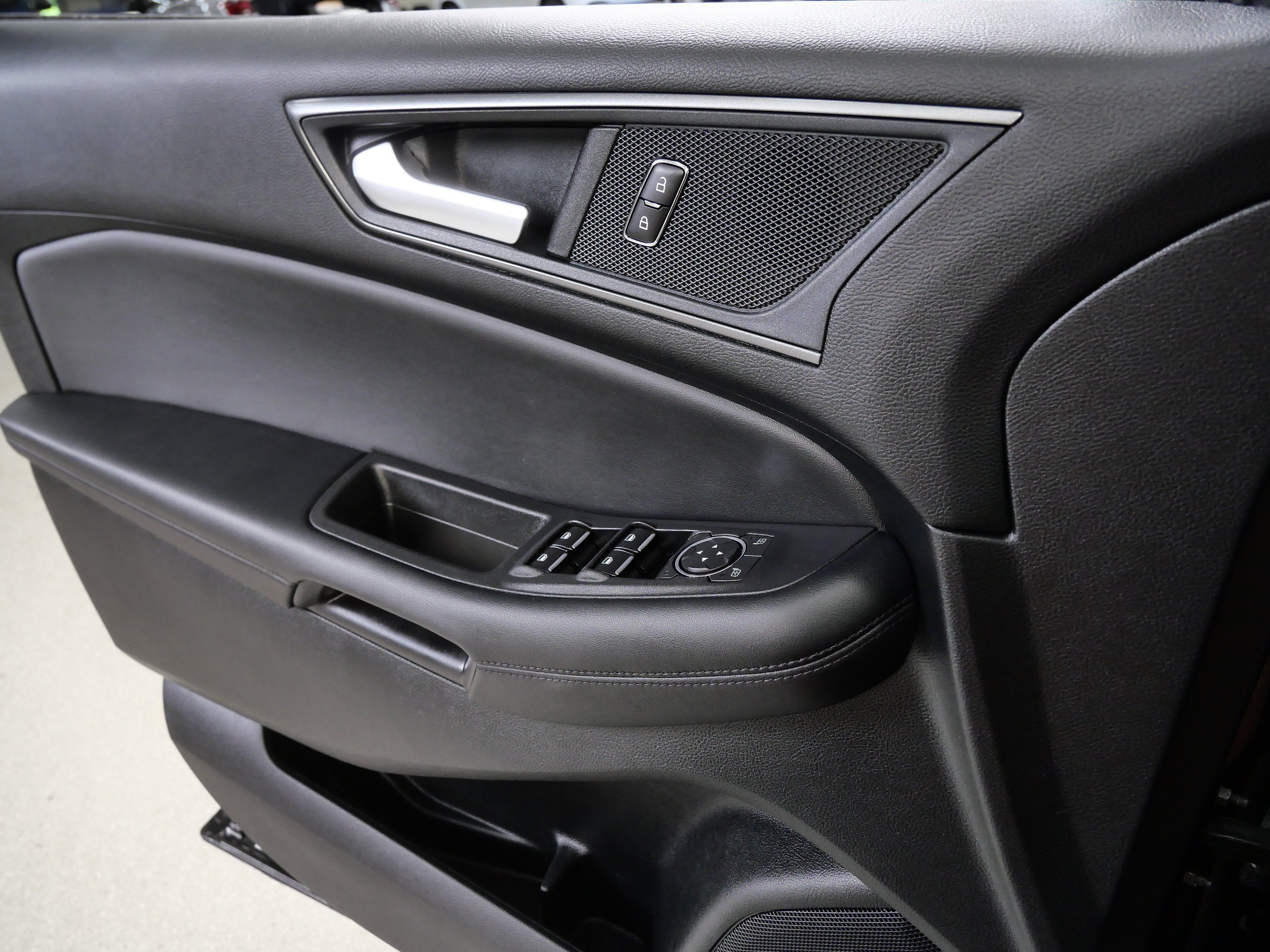 Used 2022 Ford Edge SE w/ Black Appearance Package AWD/4WD image 28
