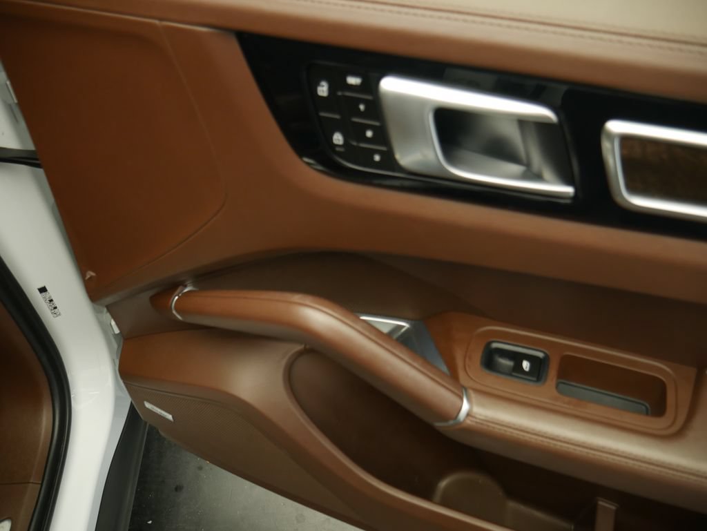 Certified 2023 Porsche Cayenne Turbo AWD/4WD image 24