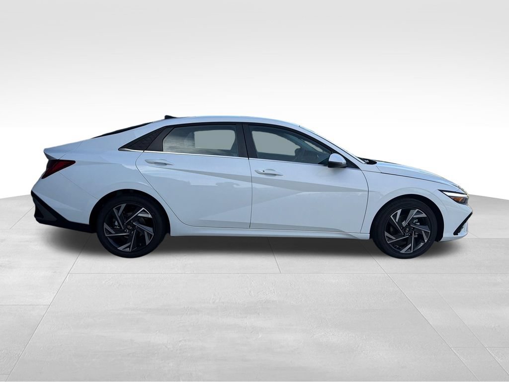 New 2026 Hyundai Elantra Limited FWD image 8