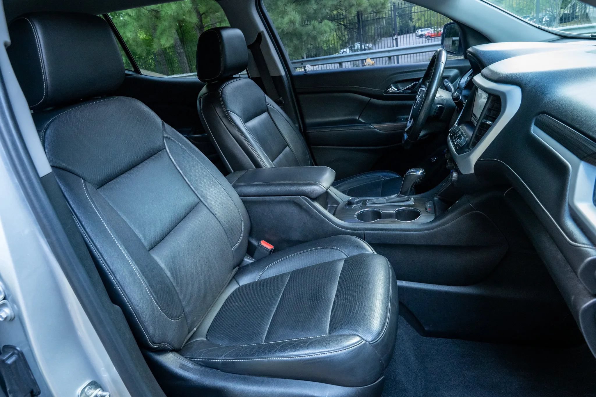 Used 2019 GMC Acadia SLT AWD/4WD image 17