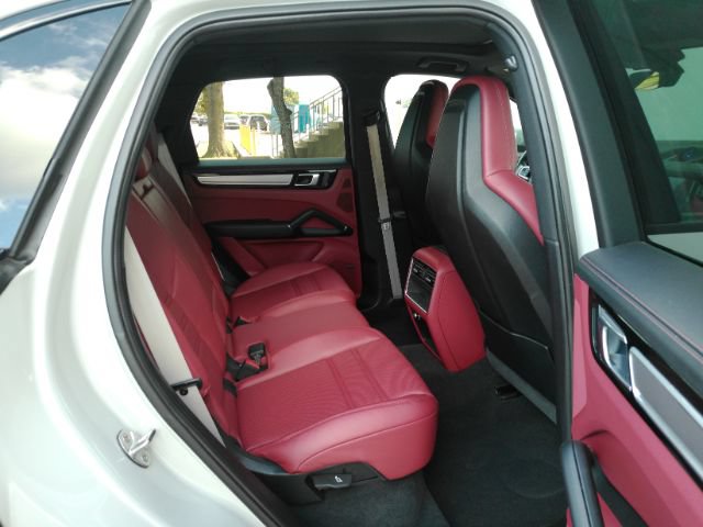 Used 2022 Porsche Cayenne S Platinum AWD/4WD image 27