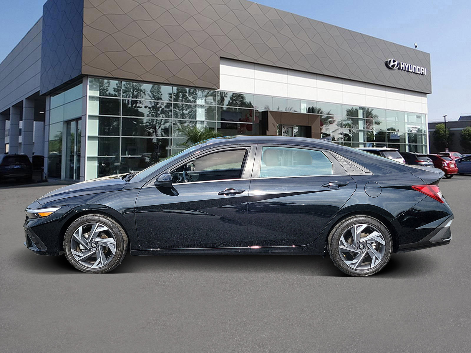 Certified 2025 Hyundai Elantra Sport w/ Cargo Package image 3