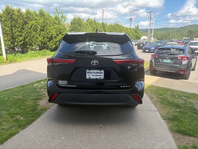 Used 2021 Toyota Highlander XLE AWD/4WD image 7
