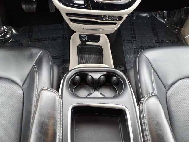 Used 2023 Chrysler Pacifica Touring-L FWD image 19