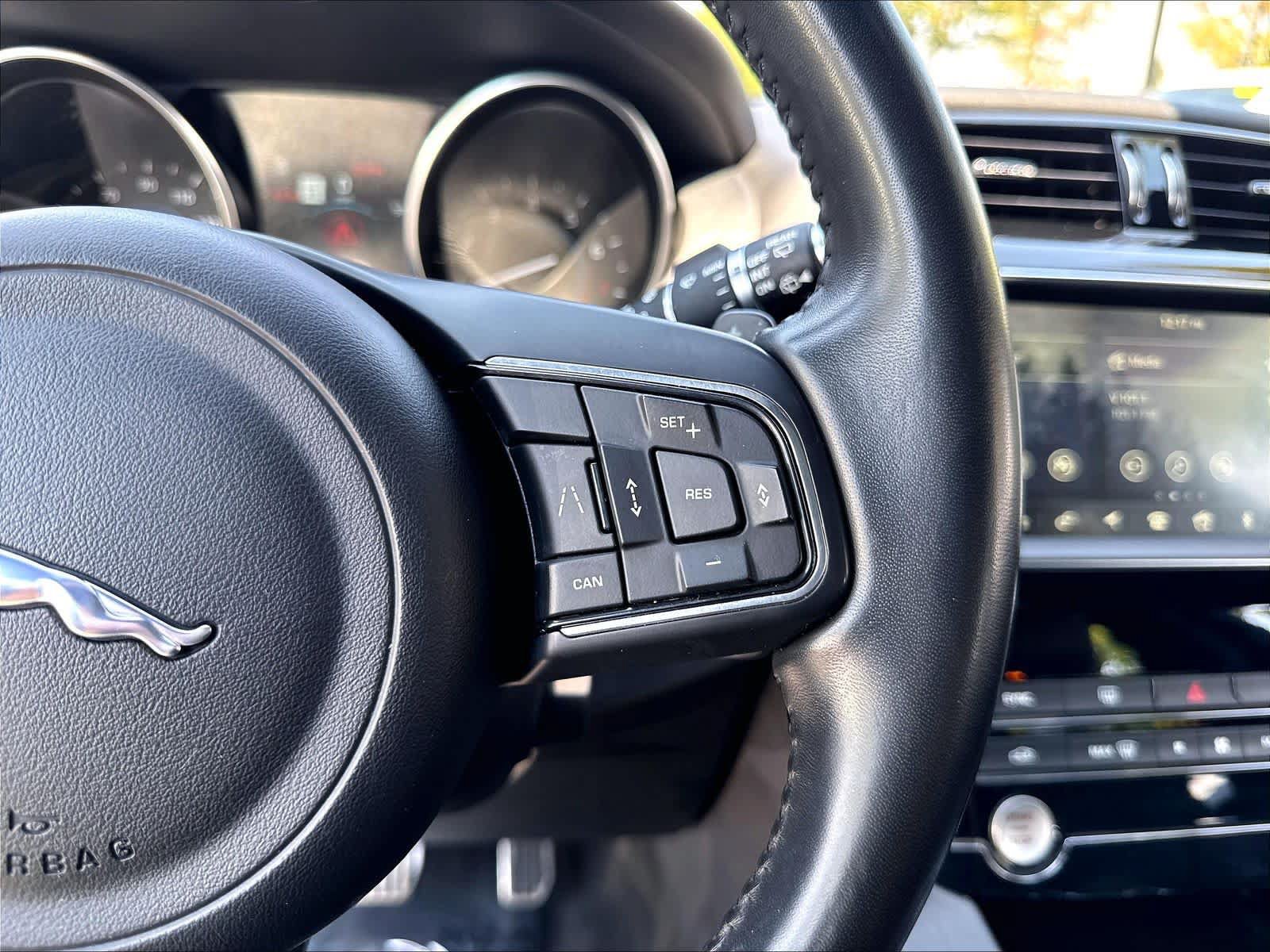 Used 2019 Jaguar F-PACE Premium AWD/4WD image 19