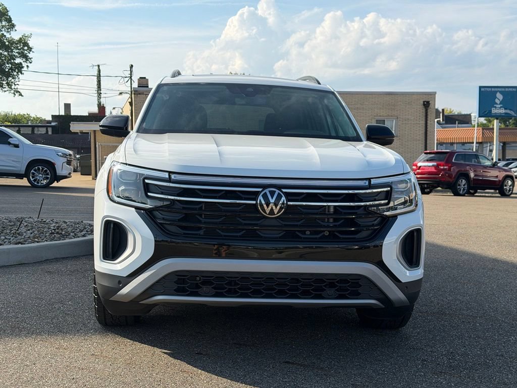 Used 2024 Volkswagen Atlas Peak Edition SE AWD/4WD image 8