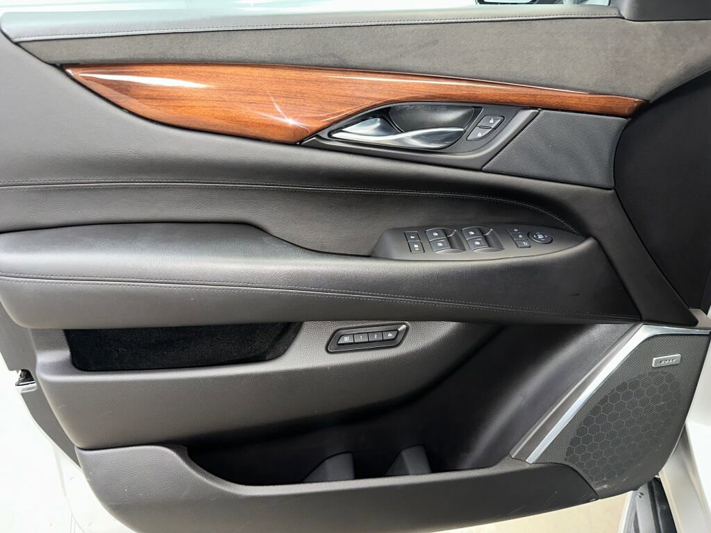 Used 2016 Cadillac Escalade ESV Luxury image 8