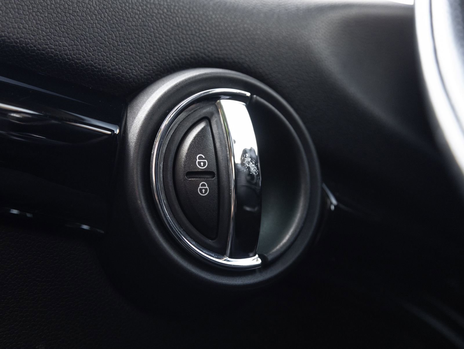 Used 2015 MINI Cooper S FWD image 19