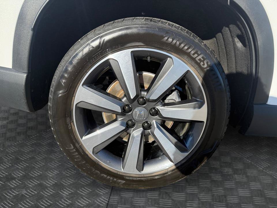 Certified 2025 Honda Pilot Touring image 27