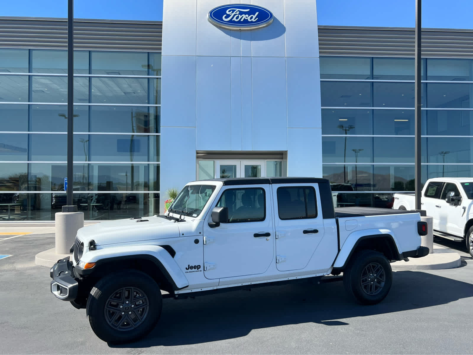 Used 2024 Jeep Gladiator Sport