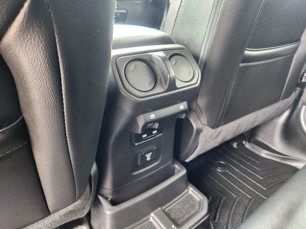 Used 2022 Jeep Wrangler Unlimited Sahara w/ Cold Weather Group AWD/4WD image 33