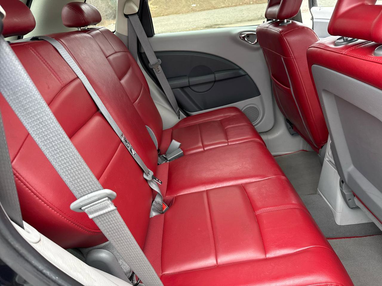 Used 2010 Chrysler PT Cruiser w/ PT Cruiser Couture Edition FWD image 19