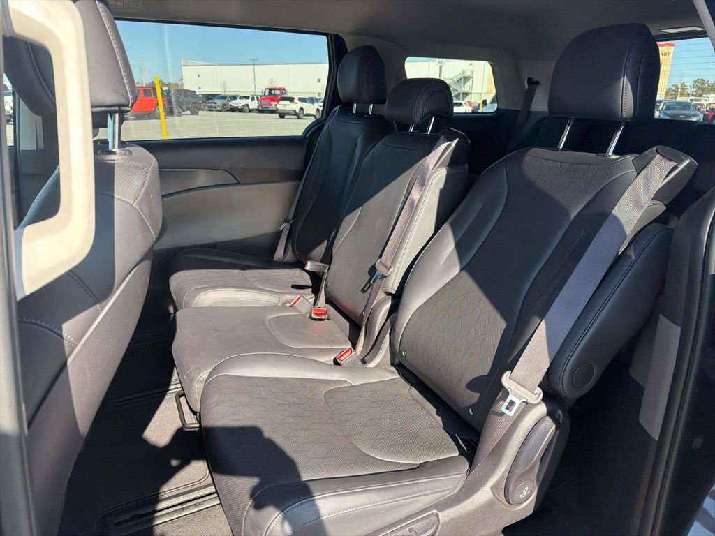 Used 2025 Kia Carnival image 15
