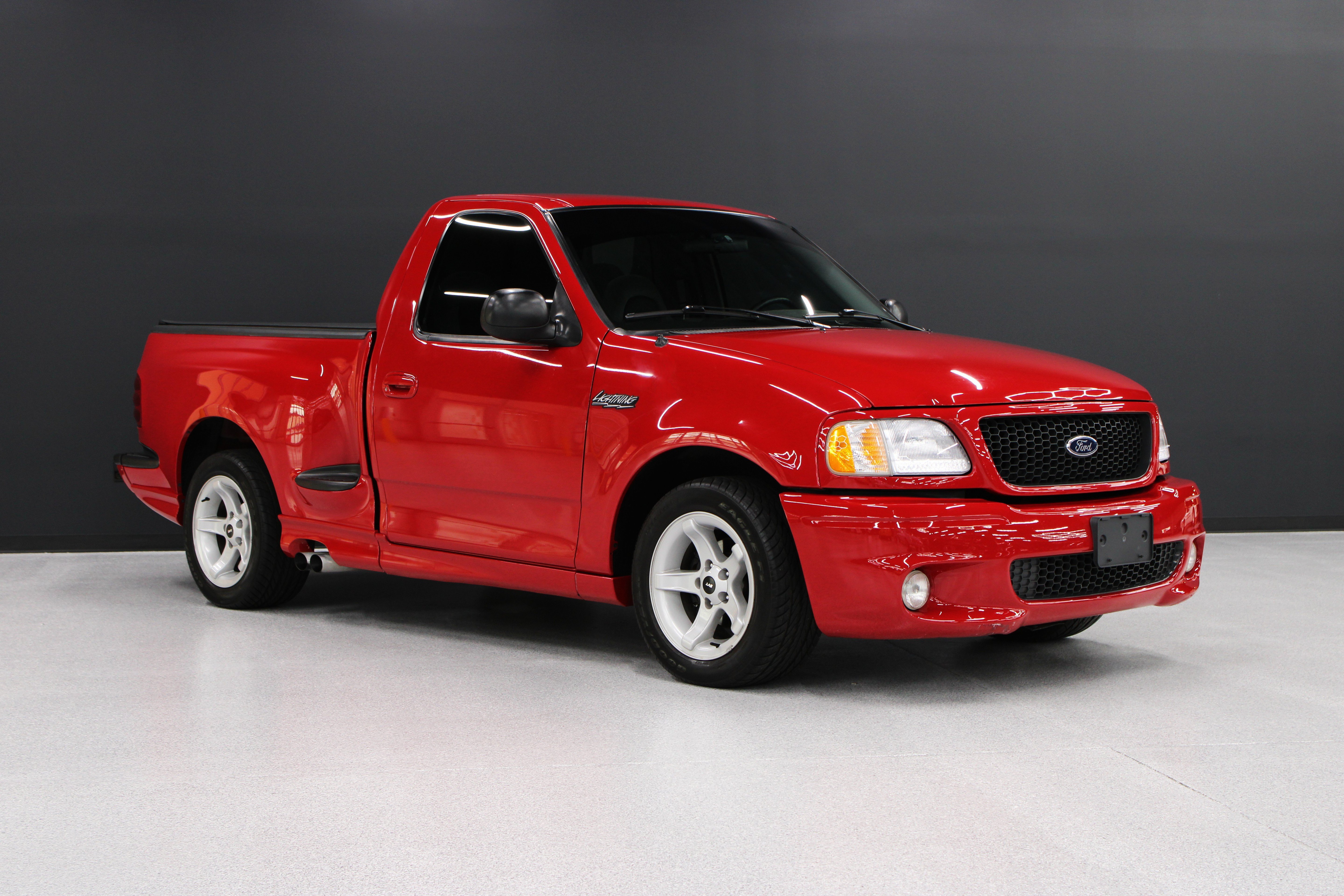 Used 1999 Ford F150 Lightning RWD image 1