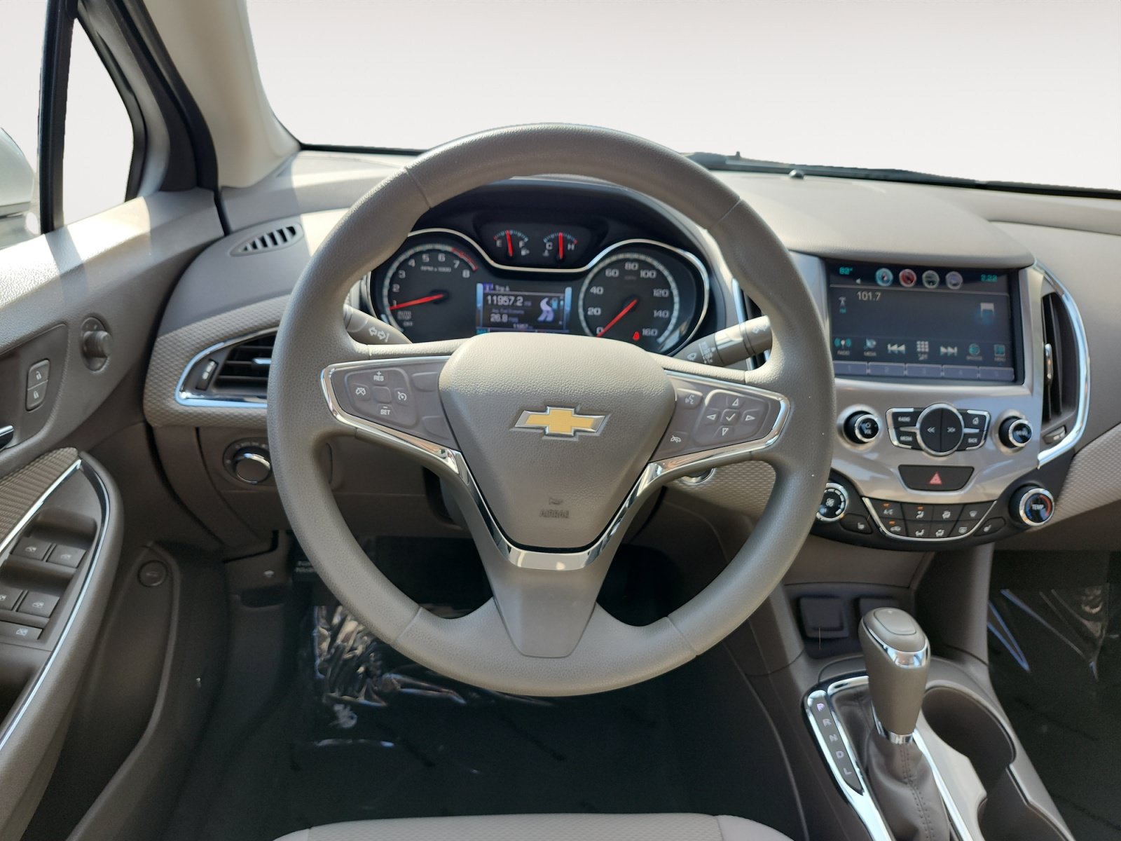Used 2017 Chevrolet Cruze LT w/ Sun And Sound Package FWD image 12