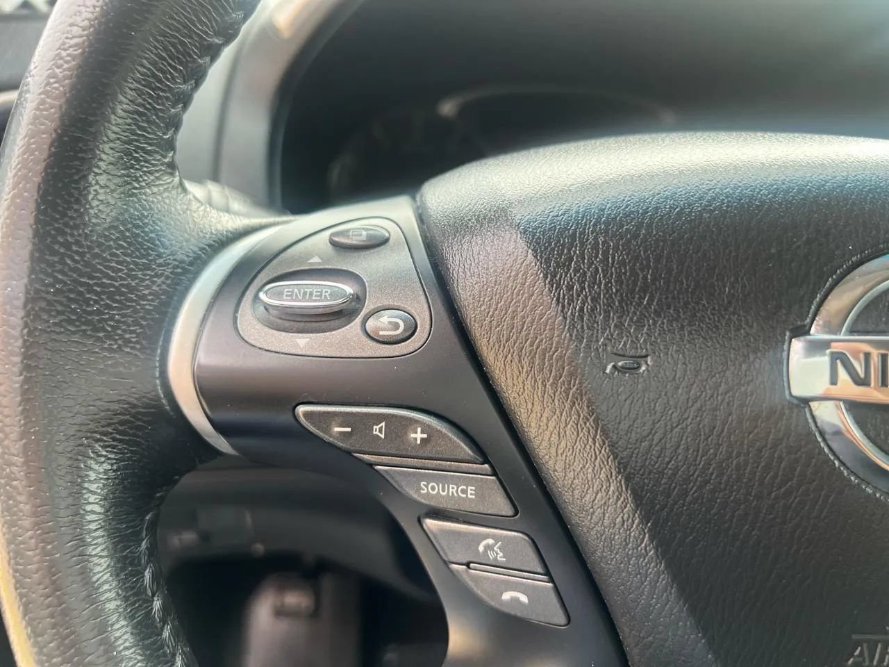 Used 2015 Nissan Pathfinder SV FWD image 10