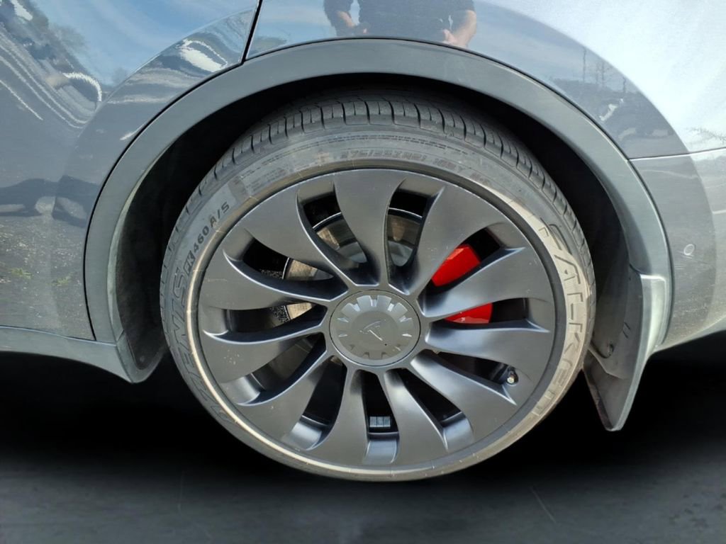 Used 2022 Tesla Model Y Performance image 10
