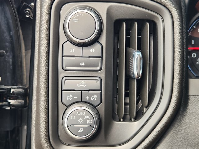 Used 2022 Chevrolet Silverado 2500 Custom w/ Custom Value Package AWD/4WD image 21