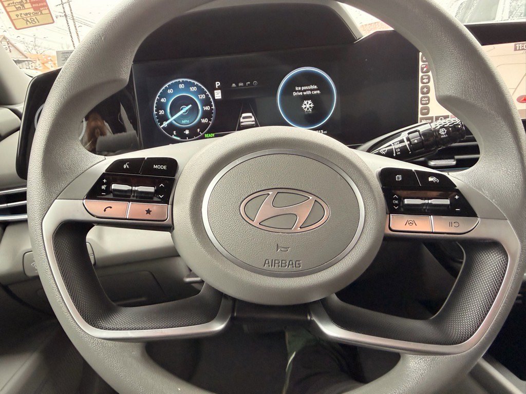 Used 2024 Hyundai Elantra Blue image 13