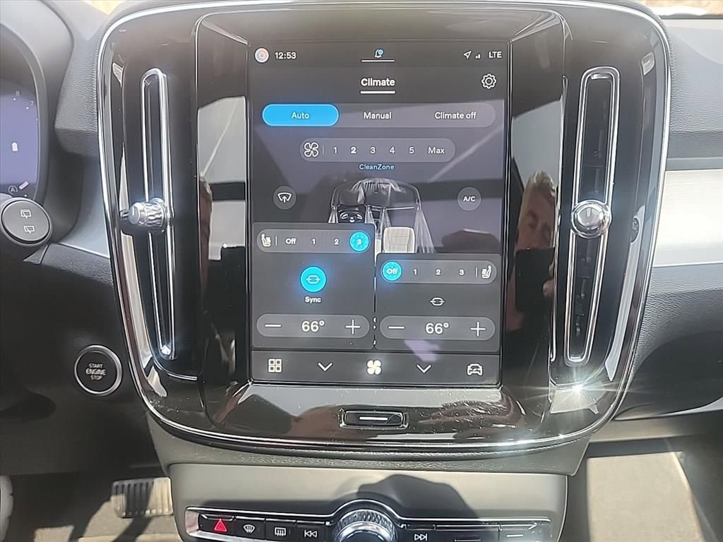 Certified 2025 Volvo XC40 B5 Core AWD/4WD image 21