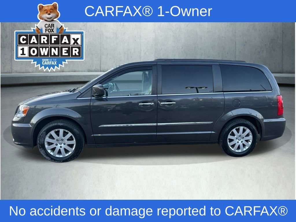 Used 2016 Chrysler Town & Country Touring w/ Driver Convenience Group image 2