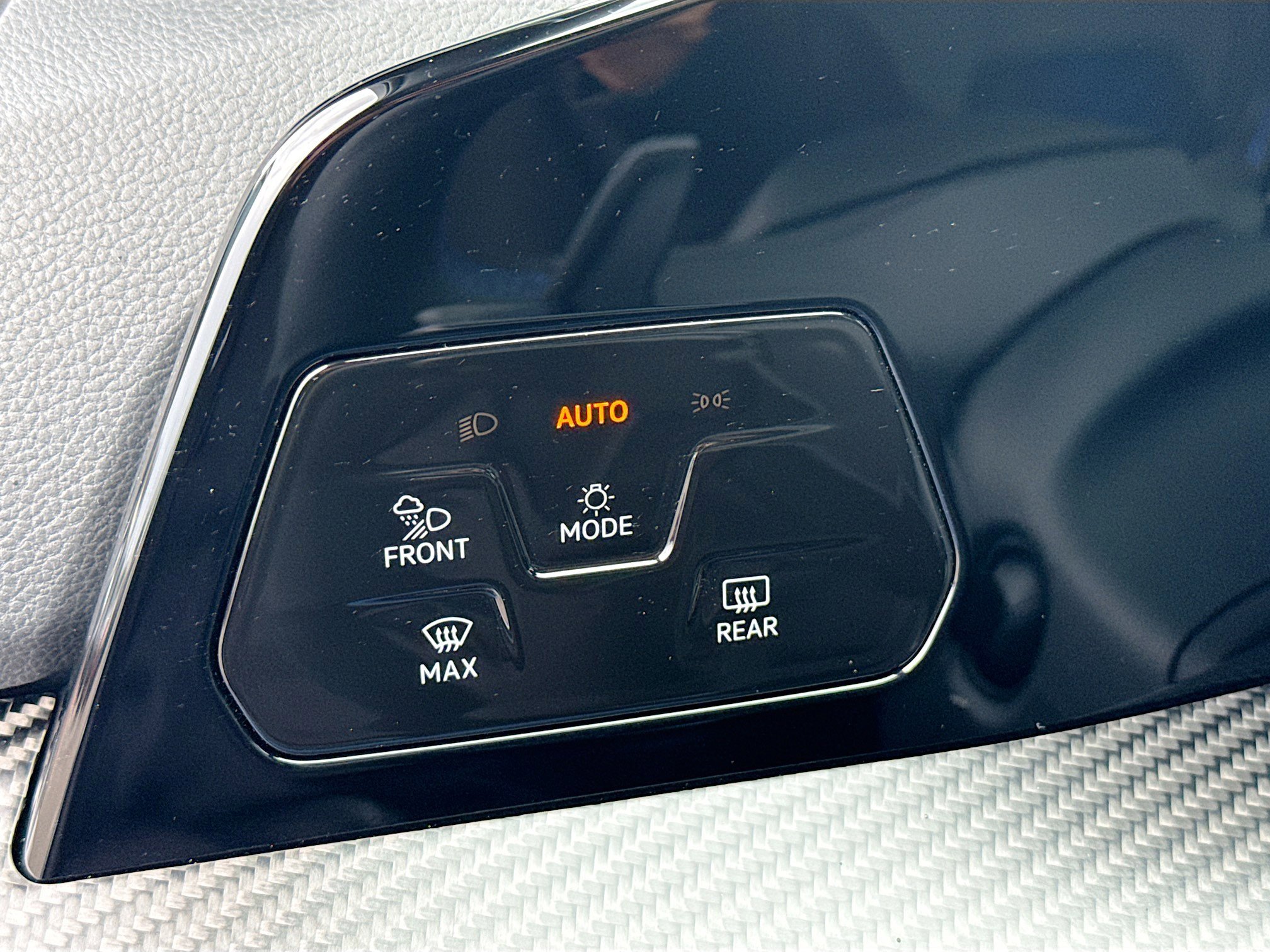 Used 2025 Volkswagen Golf R Black Edition w/ Euro Stye Package image 34