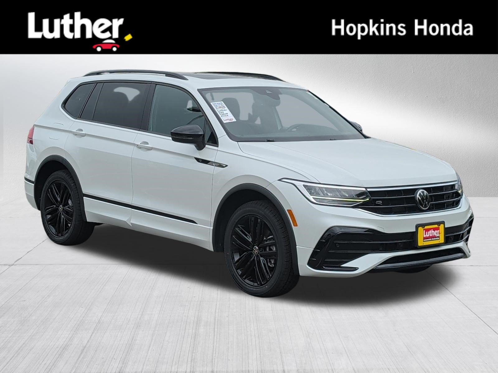 Used 2022 Volkswagen Tiguan SE R-Line AWD/4WD image 1