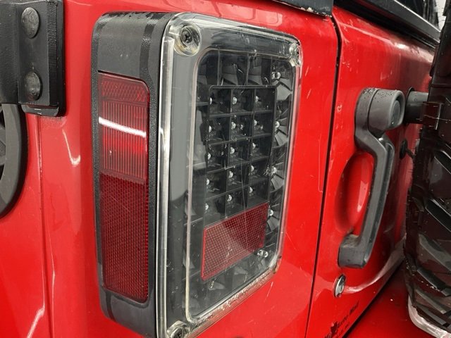 Used 2015 Jeep Wrangler Unlimited Sahara w/ Connectivity Group image 14