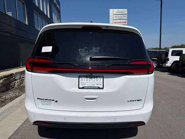 New 2027 Chrysler Pacifica Limited w/ Family Tech Group FWD image 4