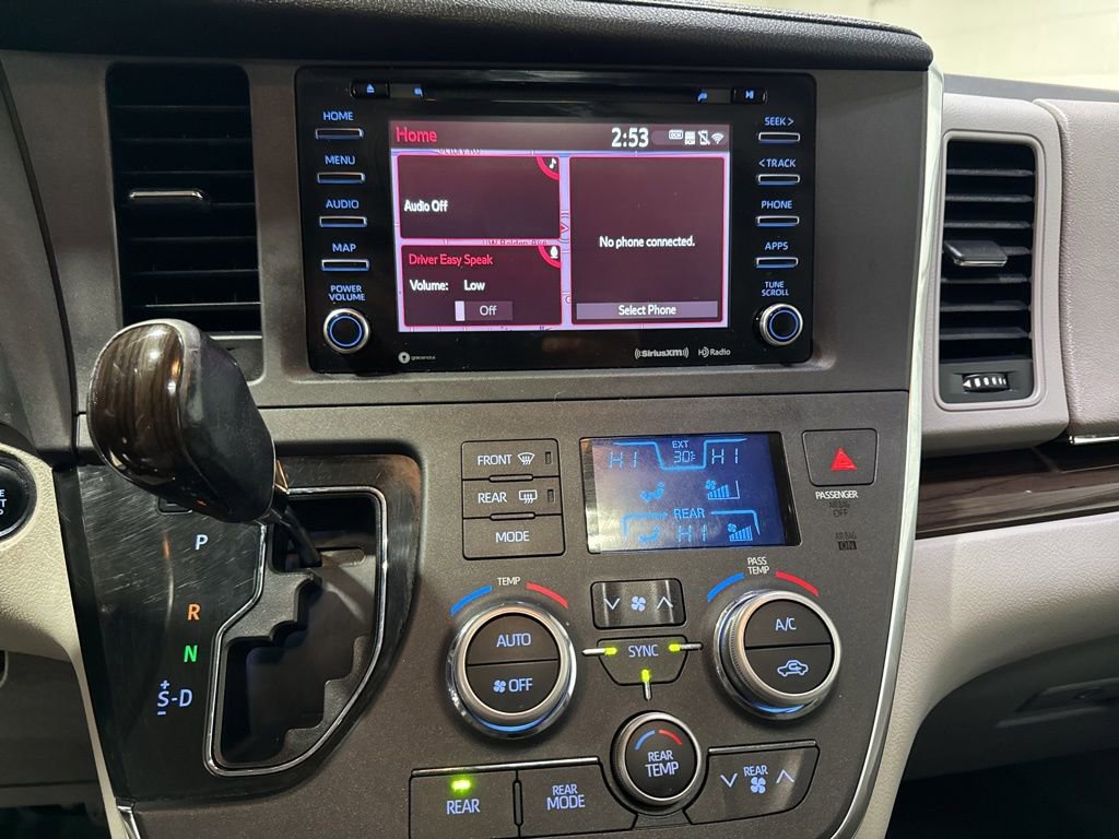 Used 2018 Toyota Sienna XLE Premium w/ Carpet Mat Package image 17