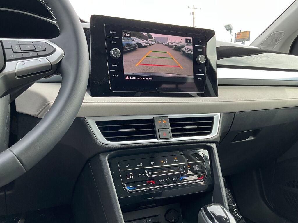 New 2025 Volkswagen Taos SE image 16