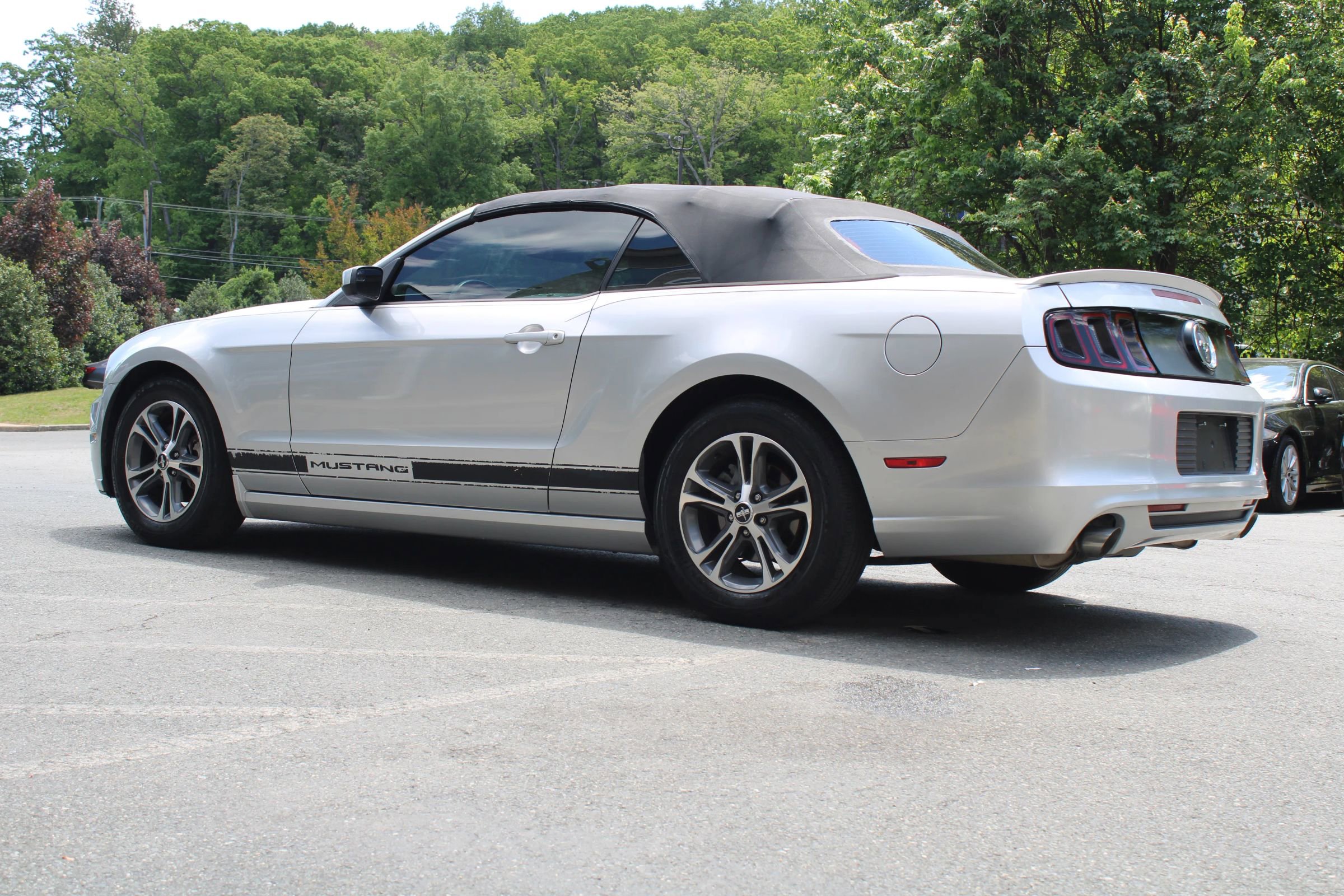 Used 2014 Ford Mustang Premium RWD image 4