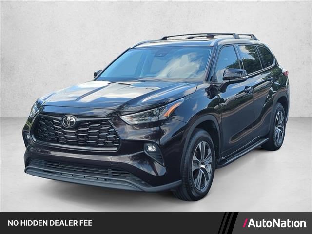 Used 2022 Toyota Highlander XLE FWD image 1