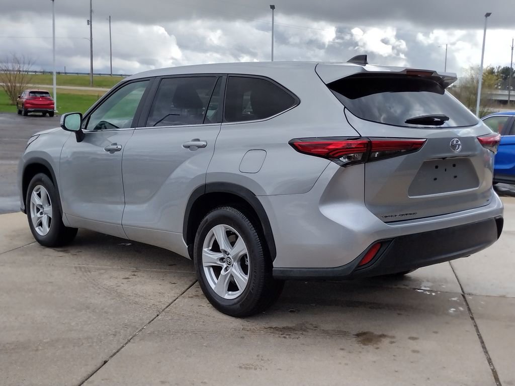 Used 2023 Toyota Highlander LE FWD image 20