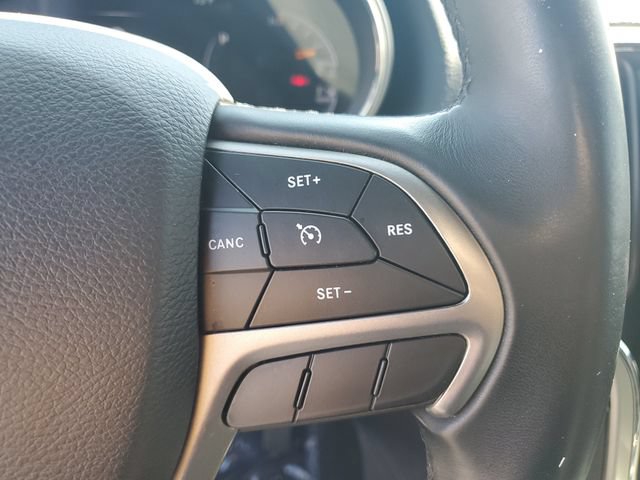 Used 2019 Jeep Grand Cherokee Laredo RWD image 27